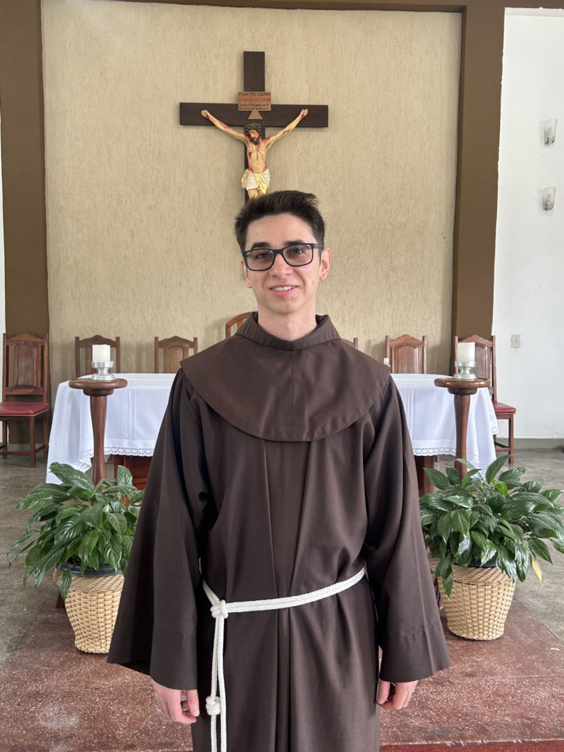 [Convite ao Diaconato de Frei Ruan Felipe Sguissardi, que detalha sua trajetória de fé e seu chamado ao serviço]