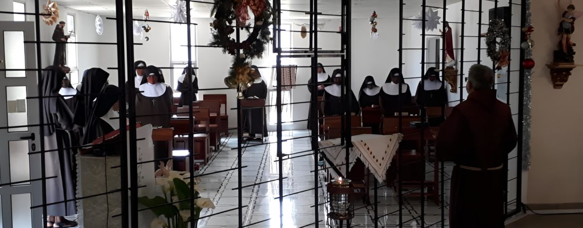 Celebração capitular no Mosteiro Nossa Senhora de África das Irmãs Clarissas