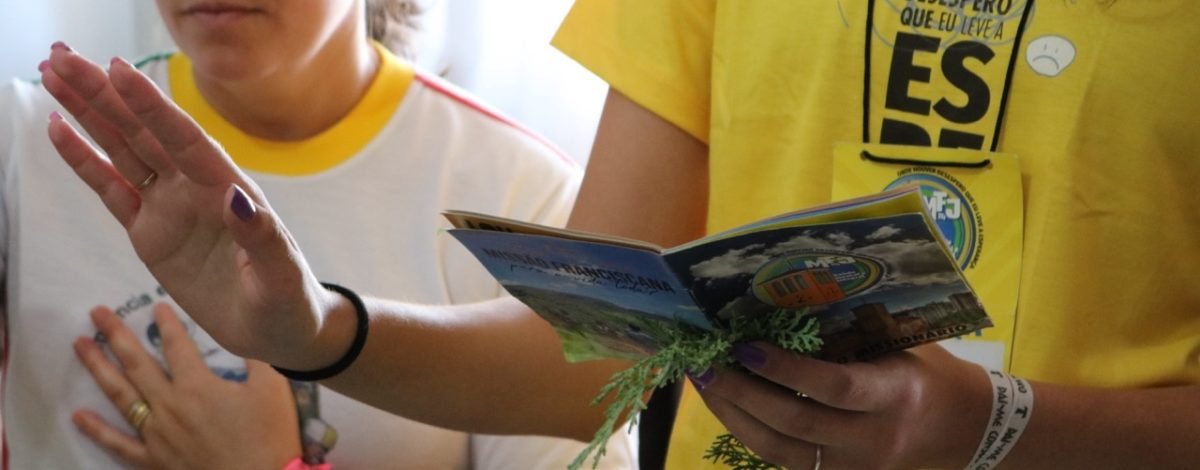 Jovens vivem experiência missionária nas férias em Santo Amaro da Imperatriz (SC)