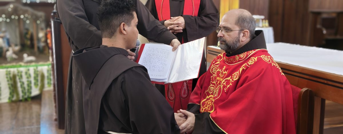 Frei Luis Naldo assume a “graça do testemunho” na Primeira Profissão Religiosa em Rodeio