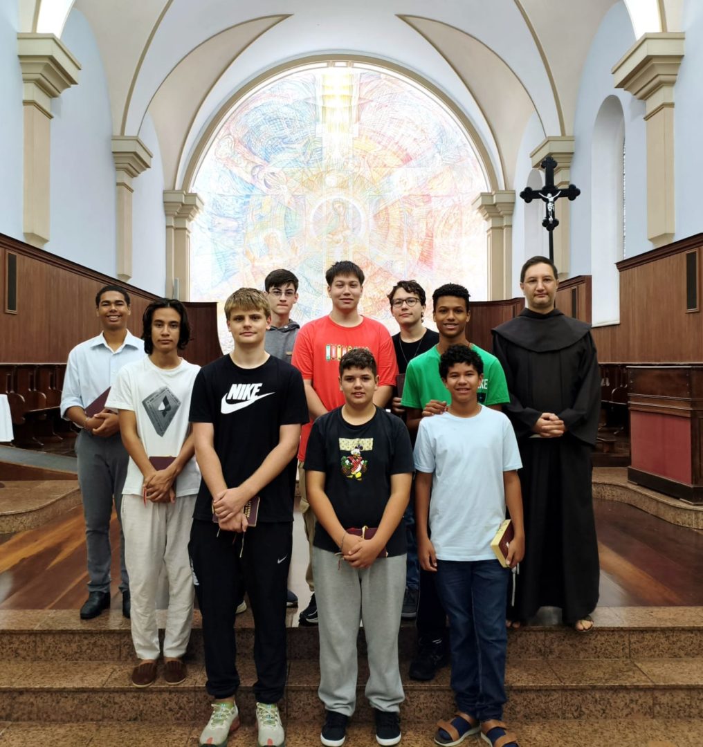 [Vocacionados adolescentes partilham o Dom da Fraternidade]