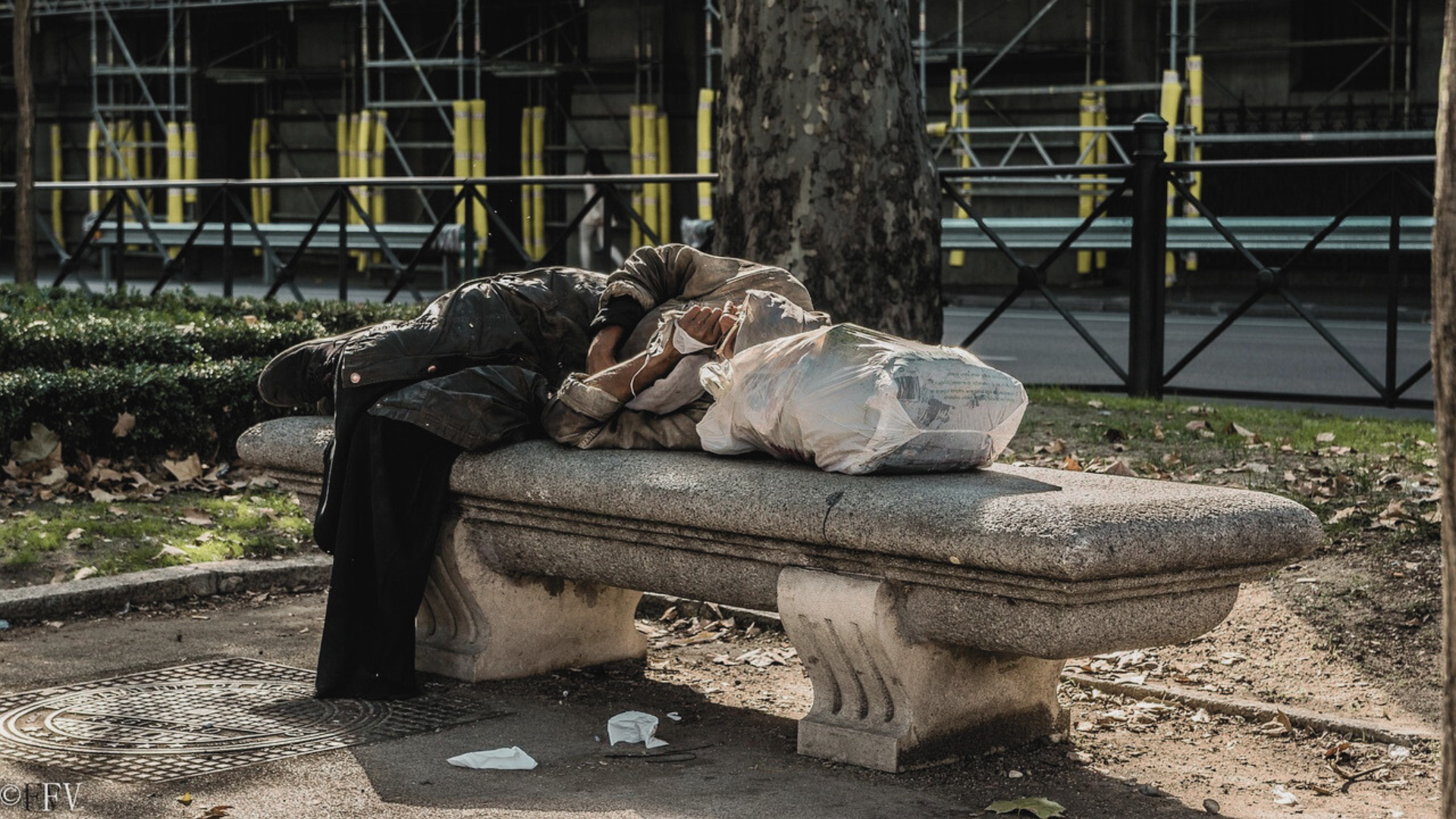 [“E veio morar entre nós”]