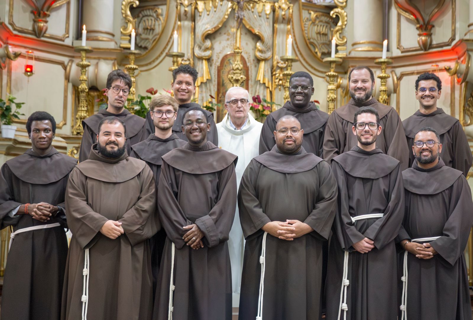 [Frades do Pós-Noviciado visitam o Mosteiro da Luz]
