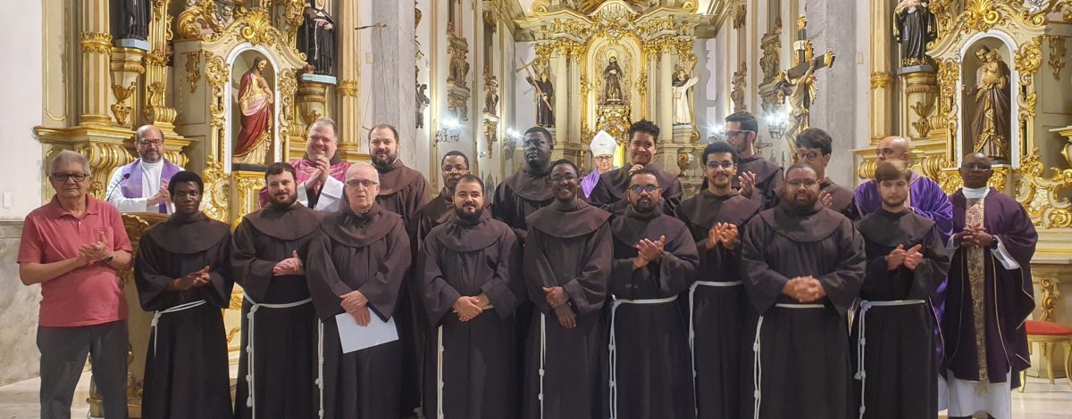 Largo São Francisco acolhe nova fraternidade e empossa novo pároco