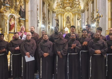 Largo São Francisco acolhe nova fraternidade e empossa novo pároco