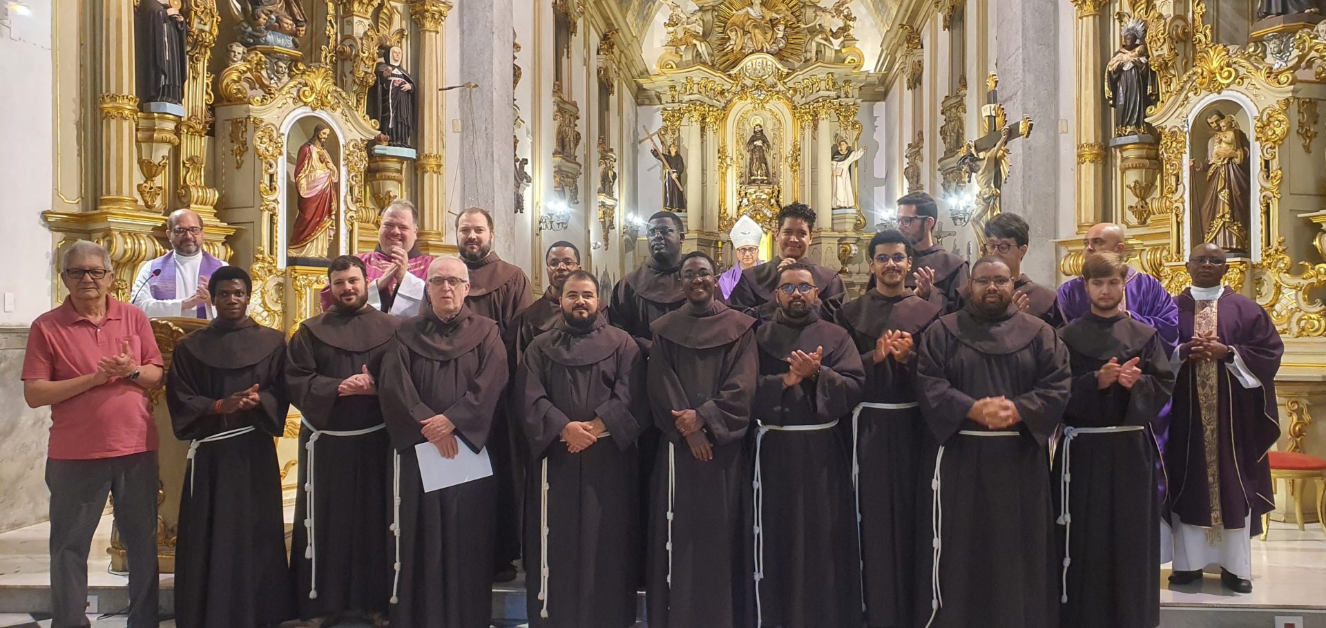 [Largo São Francisco acolhe nova fraternidade e empossa novo pároco]