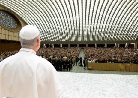 “Deus fala através da Bíblia, devemos interpretá-la sem fundamentalismos”