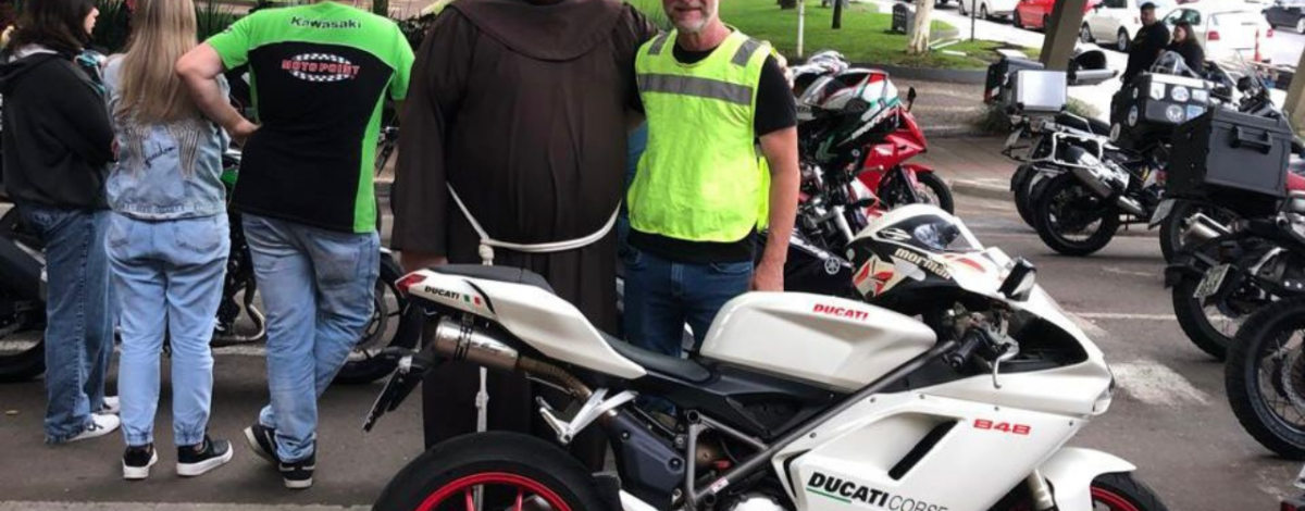 Procissão de motos reúne grande público em Concórdia