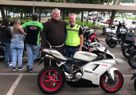 Procissão de motos reúne grande público em Concórdia