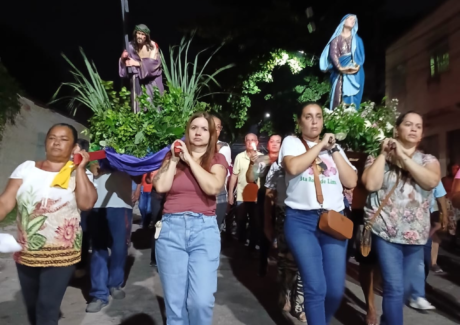 Paróquia Santa Clara vivencia com fé e devoção a Procissão do Encontro