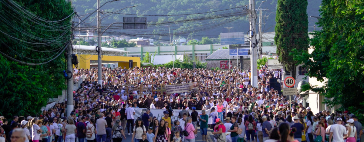 Assista aos destaques da 36ª Caminhada Penitencial Frei Bruno, que reuniu quase 40 mil fiéis