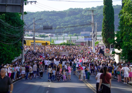 Assista aos destaques da 36ª Caminhada Penitencial Frei Bruno, que reuniu quase 40 mil fiéis