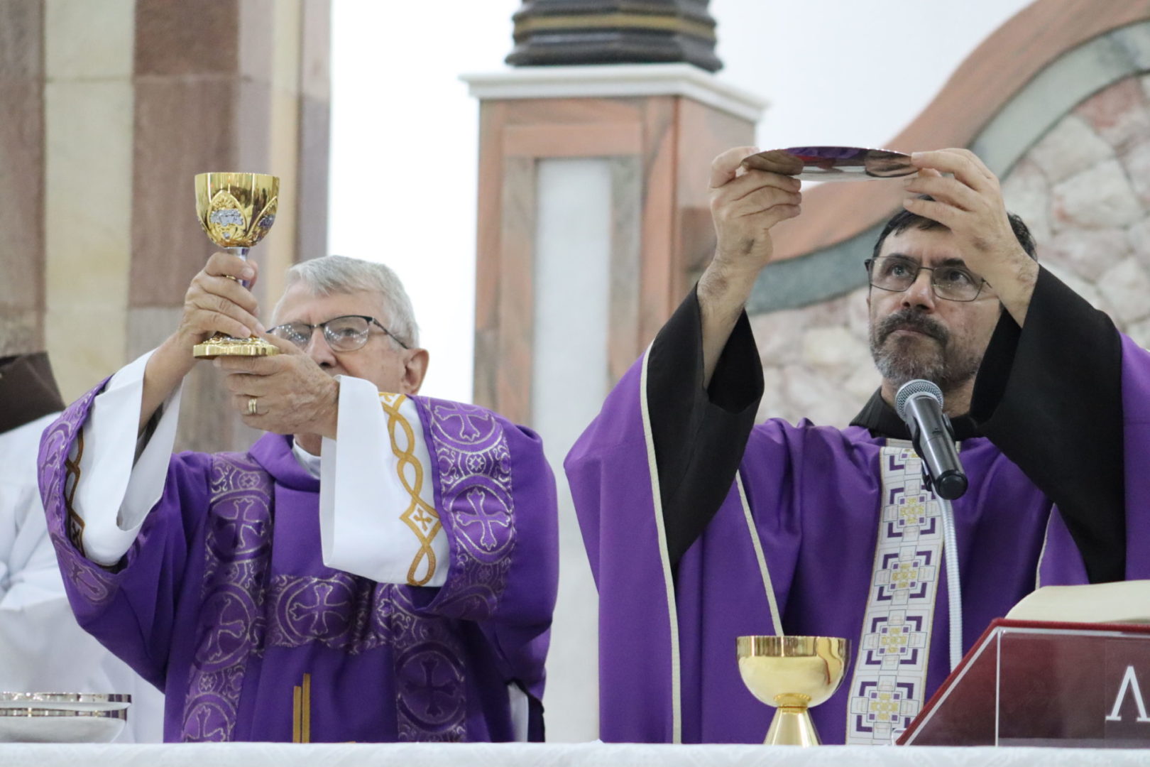 [Missa de abertura dos 800 anos do trânsito de São Francisco na Paróquia Santo Antônio]