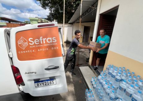 Donativos de campanha franciscana são entregues às vítimas das enchentes em Juiz de Fora