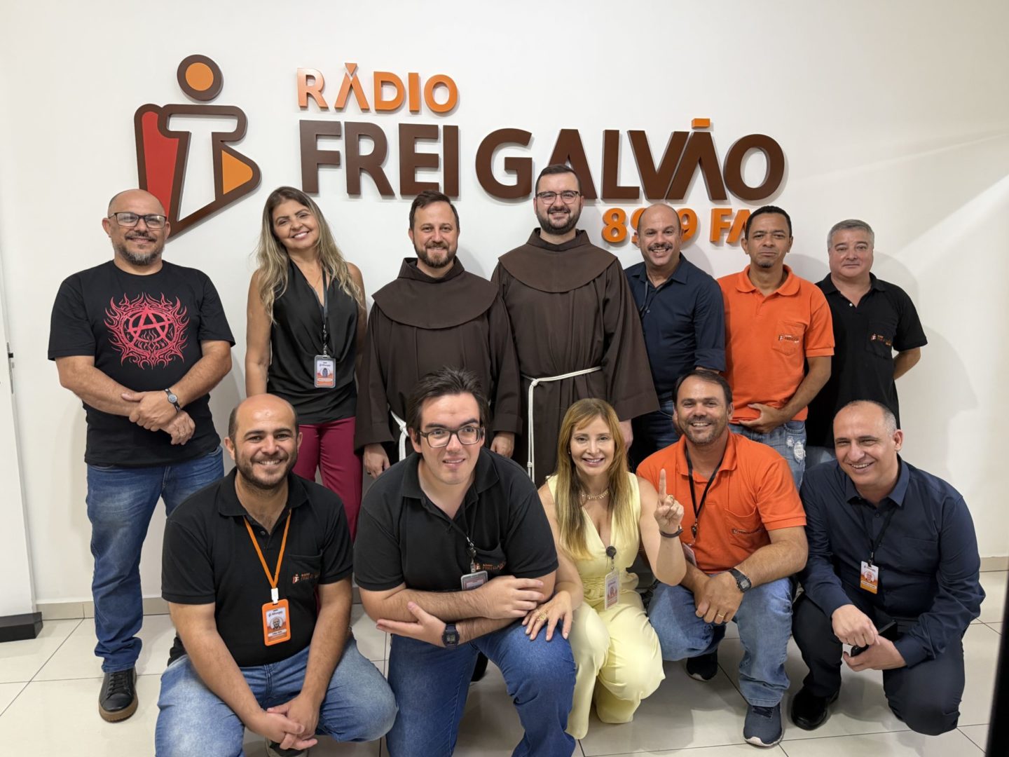 [Rádio Frei Galvão celebra um ano de história com solidariedade e prestação de serviço]