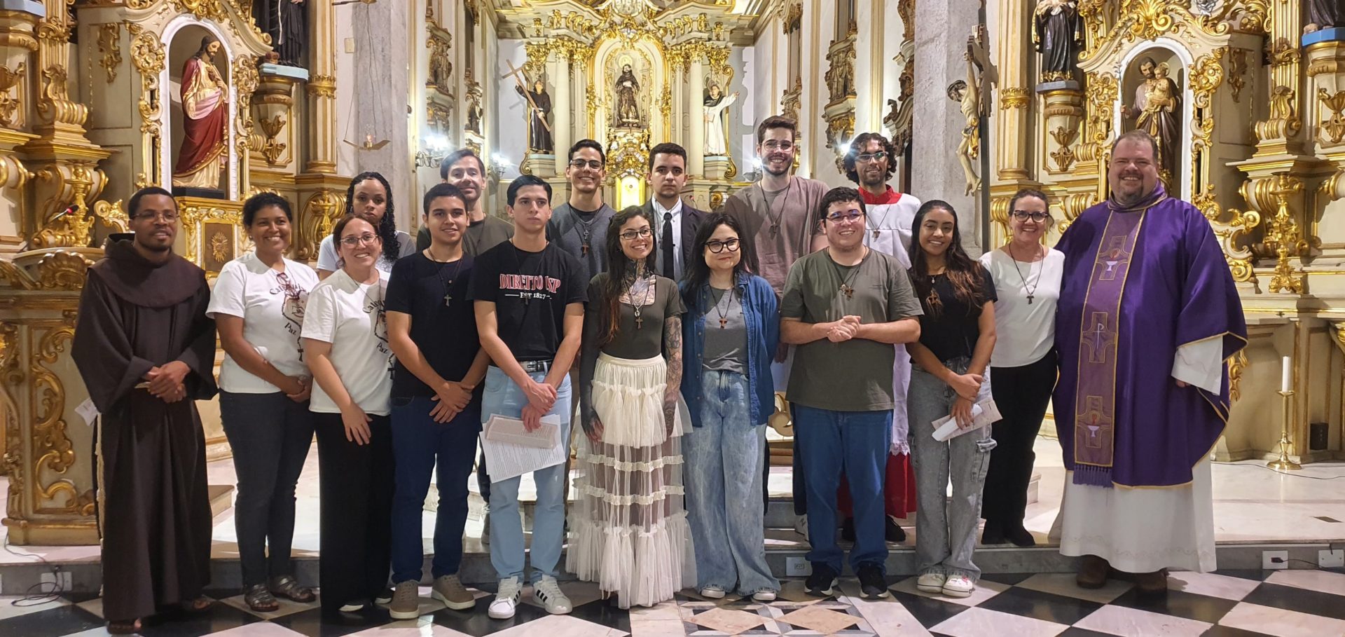 [Catequese Franciscana, acolhida de catecúmenos e homenagem às mulheres movimentam Santuário São Francisco]