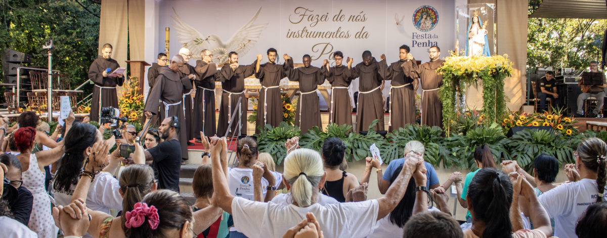 Penha Peregrina leva consolo e inspira o dia da alegria no Oitavário da Festa da Penha