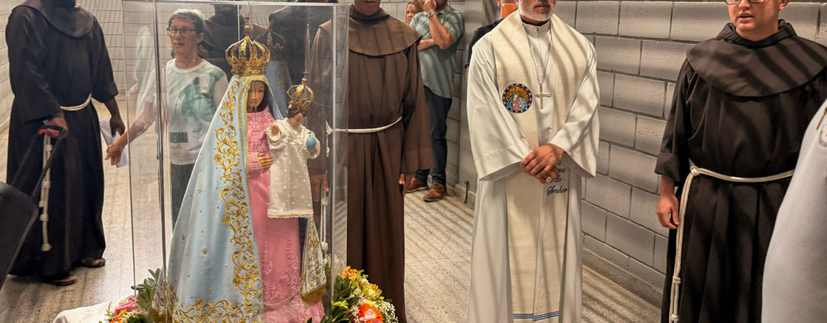 A revolução do amor visita o cárcere e marca o sexto dia do Oitavário da Festa da Penha
