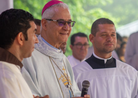 Dom Lauro aponta a paz de Cristo e o perdão como resposta às feridas do mundo no Domingo da Misericórdia