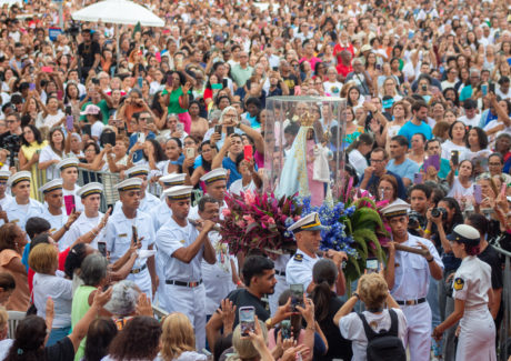 “Somos luzes que faíscam no caos”, afirma Frei Gabriel no encerramento da Festa da Penha