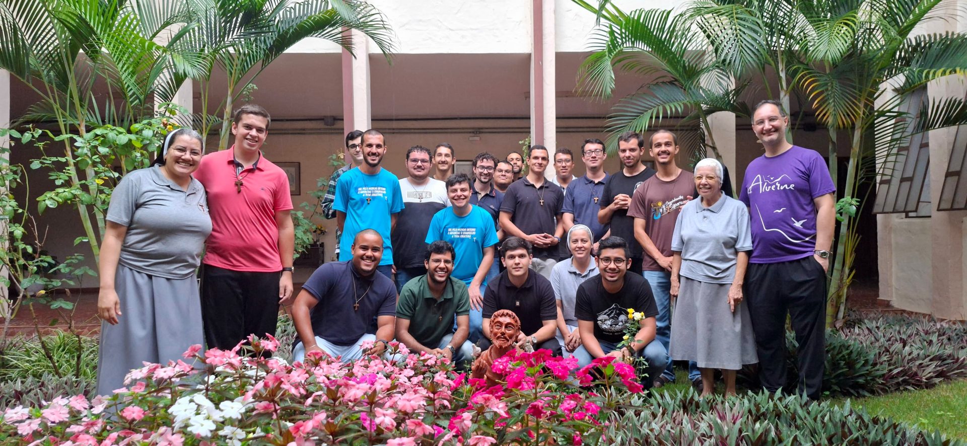 [Vinde e vede: Após o tempo de conhecimento mútuo e convivência em Guaratinguetá, os Aspirantes partem para as FAVs]