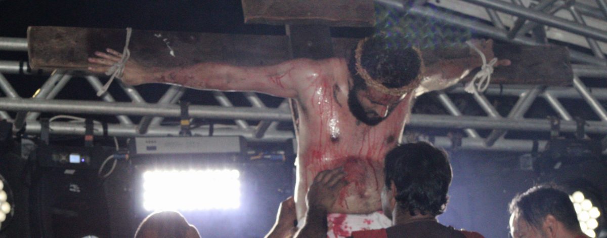 Celebração da Paixão do Senhor emociona fiéis da Paróquia Santa Cruz no Jardim Peri Alto