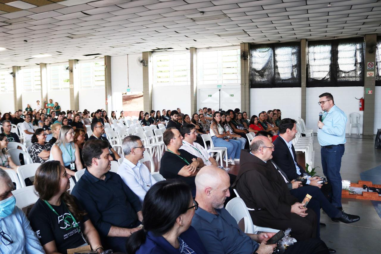 [Tema da CF 2026 inspira celebração da Páscoa com professores e colaboradores da USF]