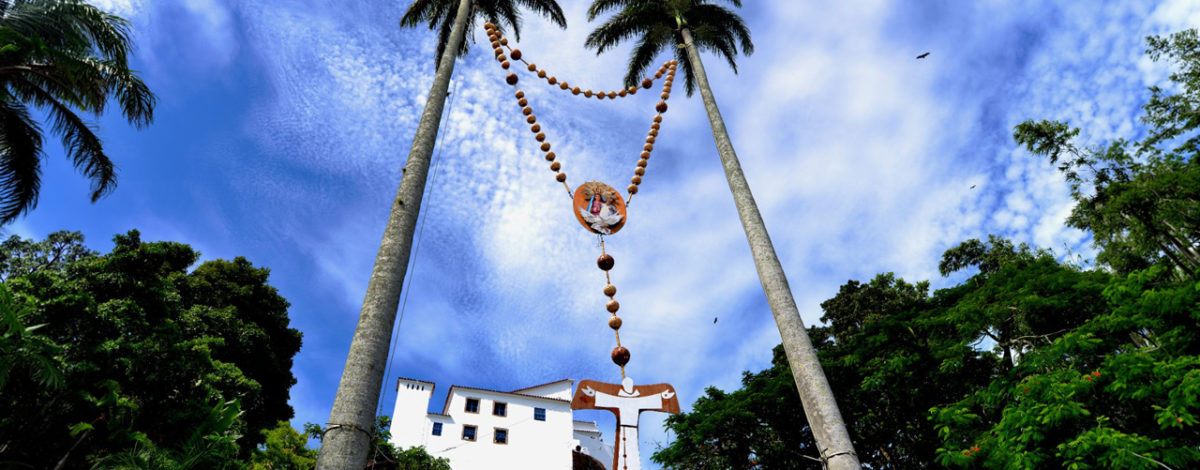 Terço Gigante é instalado no Convento da Penha e abre clima de fé da Festa da Penha 2026