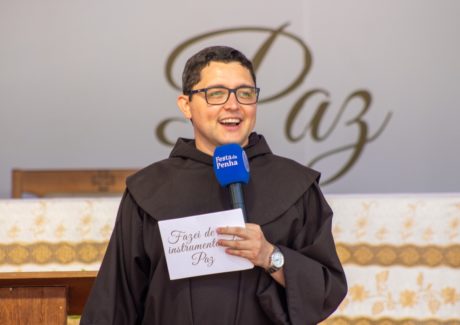 “Não somos nós quem fazemos a Festa da Penha. É ela quem nos faz”, afirma Frei Gabriel em entrevista