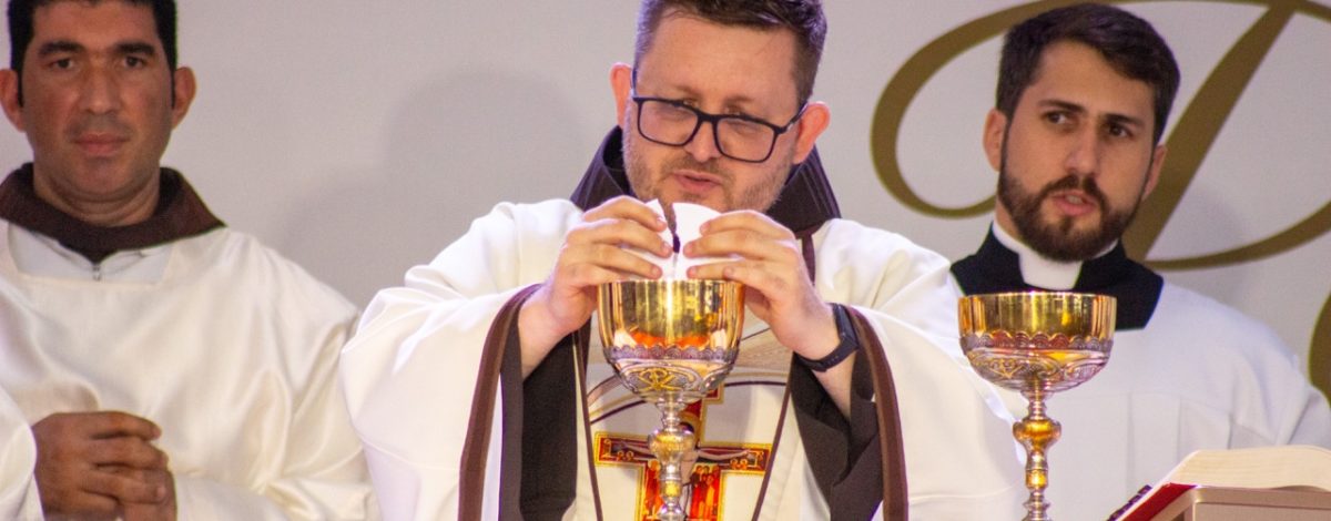 “Levar esperança é uma missão pascal”, destaca frei Daniel Dellandrea durante missa de abertura da Festa da Penha