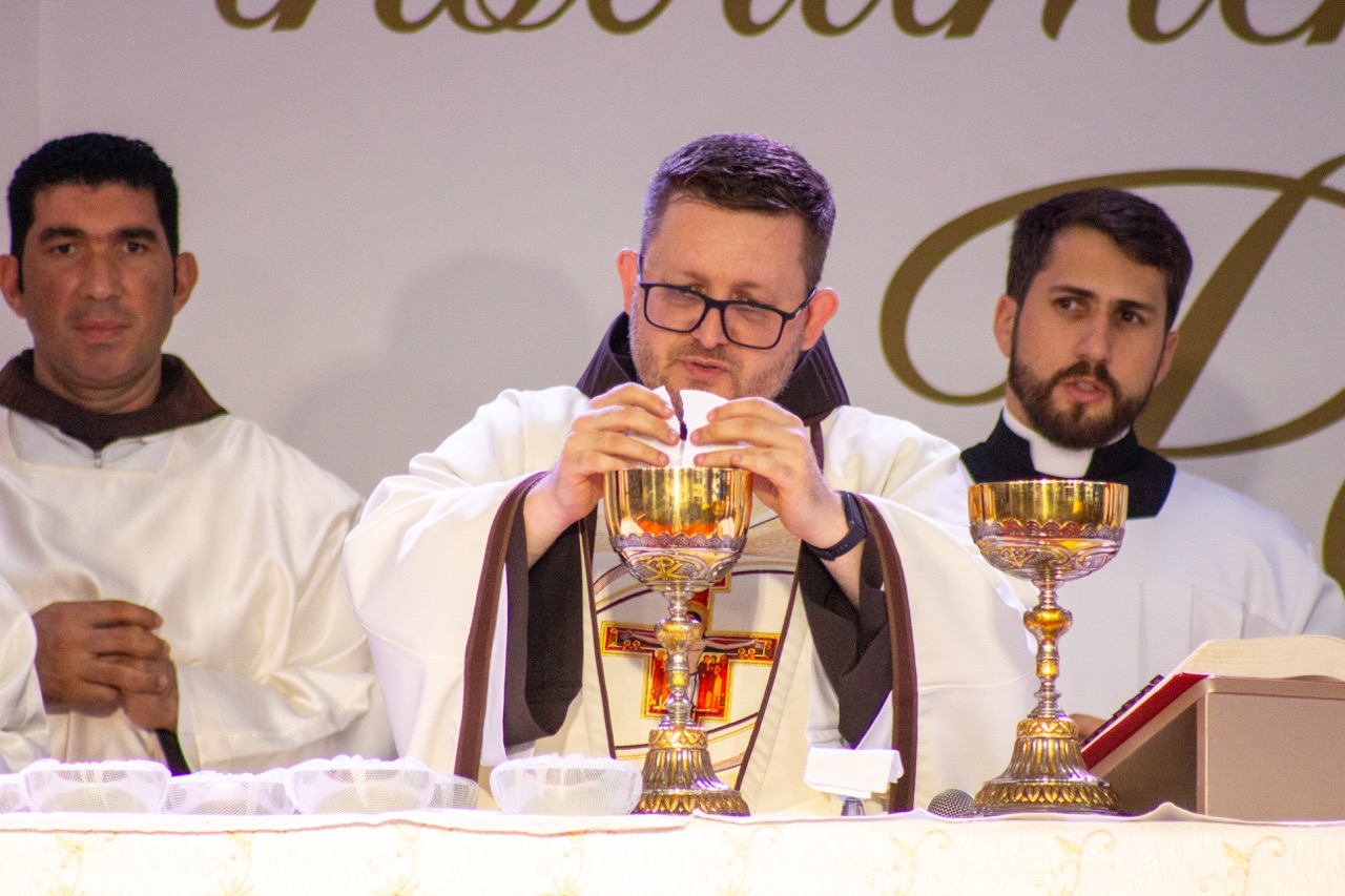 [“Levar esperança é uma missão pascal”, destaca frei Daniel Dellandrea durante missa de abertura da Festa da Penha]