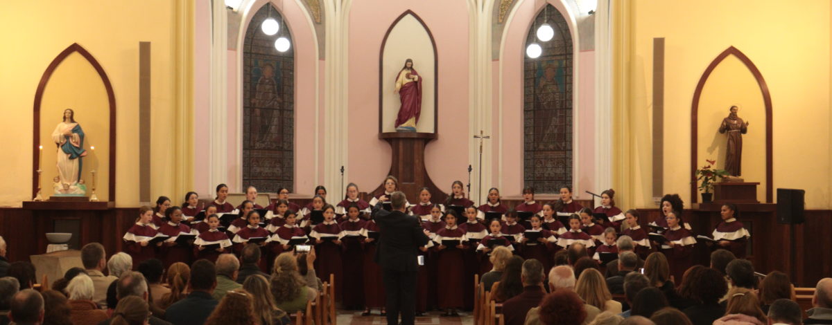 Coral das Meninas dos Canarinhos de Petrópolis encerra o mês de maio com Concerto Espiritual