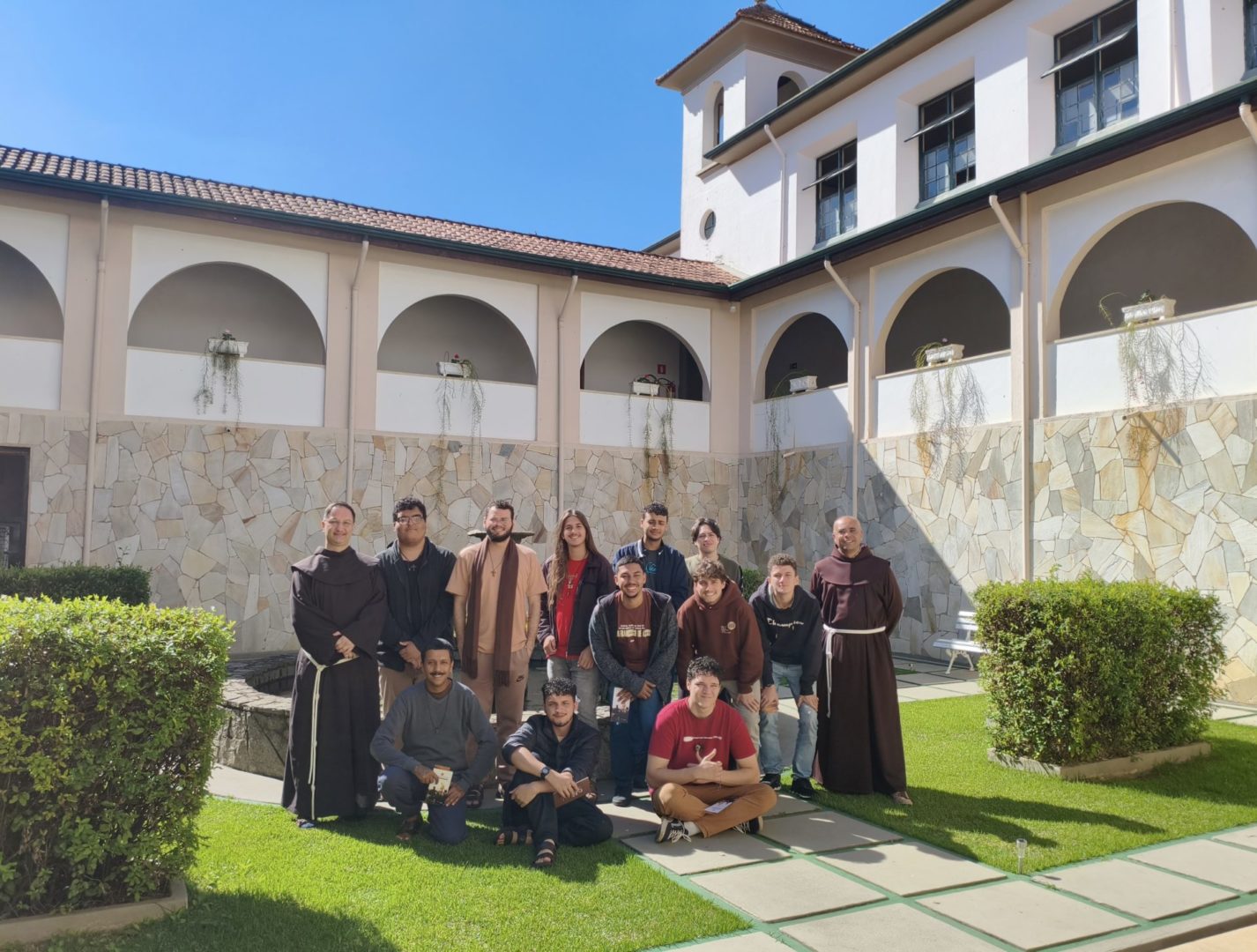 Entre irmãos: jovens participam dos Encontros Vocacionais de junho