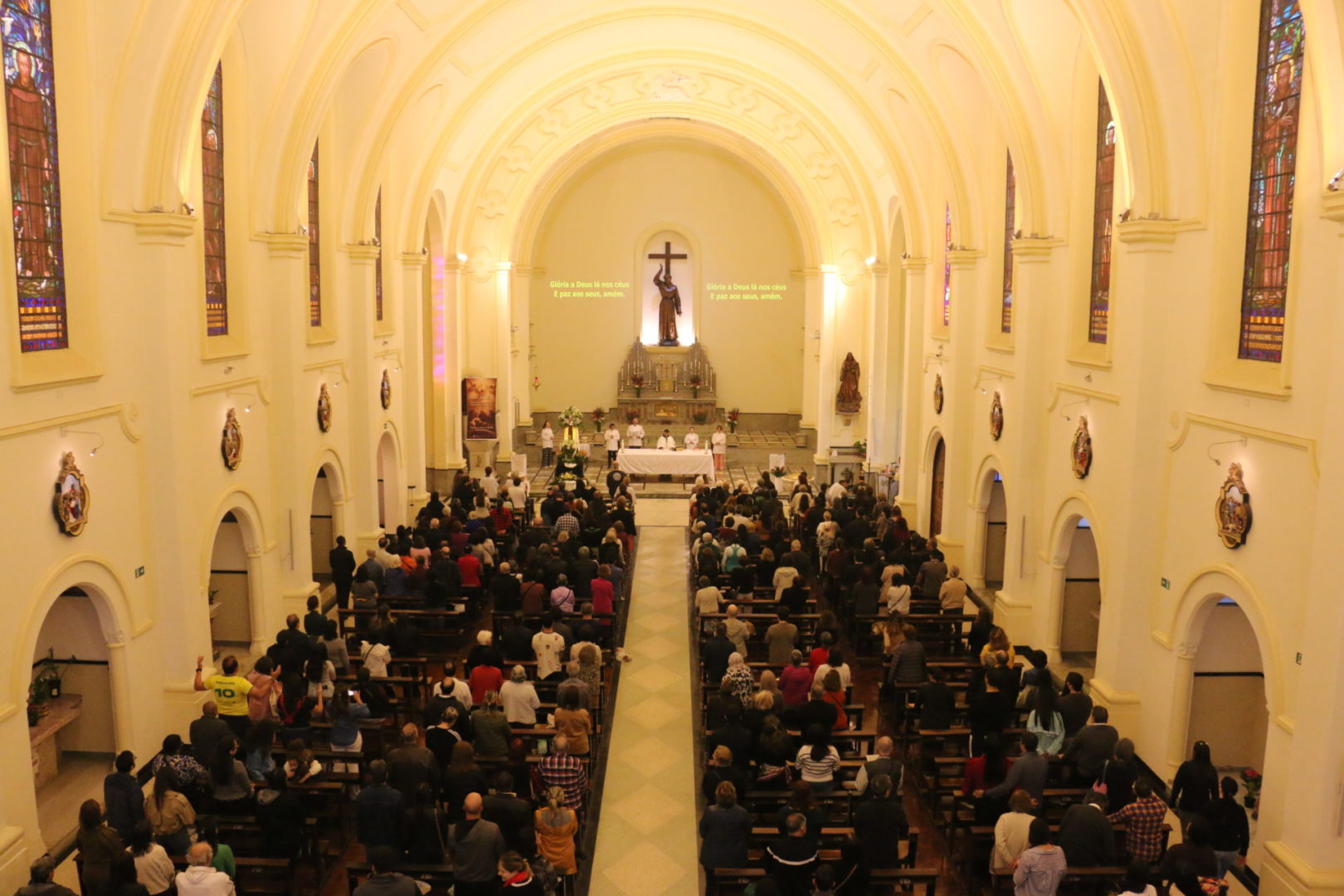 [Dia de Santo Antônio: fiéis celebram a fé, a partilha e uma vida com “gosto de Deus” na Vila Clementino]