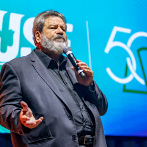 USF celebra 50 anos com palestra de Mario Sergio Cortella sobre os desafios do mundo contemporâneo
