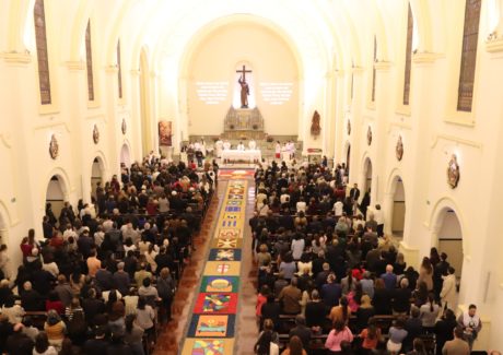 Corpus Christi reúne fiéis em celebração marcada por procissão e adoração ao Santíssimo