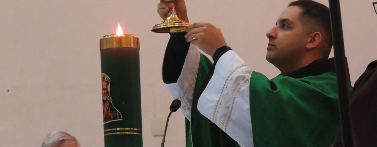 Frei Felipe: Jesus continua acreditando em nosso coração