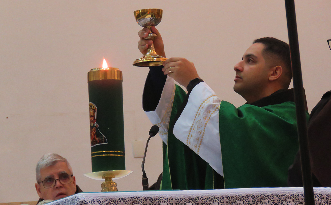Frei Felipe: Jesus continua acreditando em nosso coração