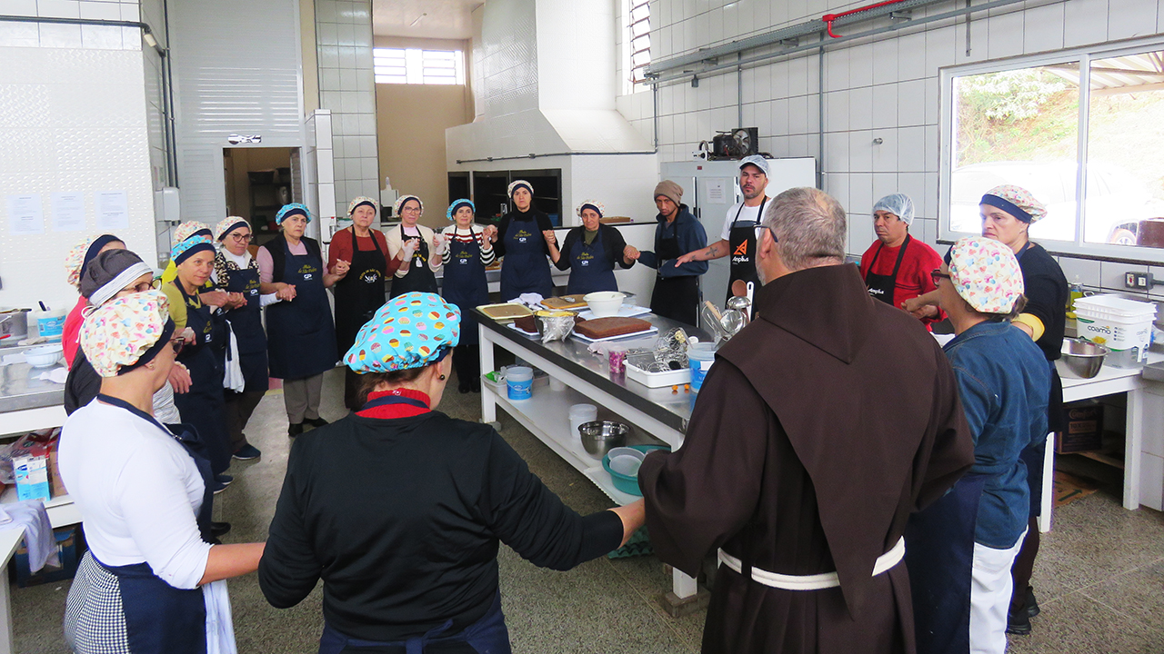 A evangelização dos voluntários da Festa de São Pedro