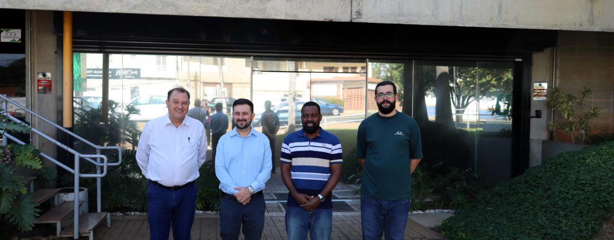 Frades de Petrópolis conhecem Câmpus da USF e vivenciam experiência no CEPRI