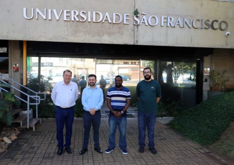 Frades de Petrópolis conhecem Câmpus da USF e vivenciam experiência no CEPRI