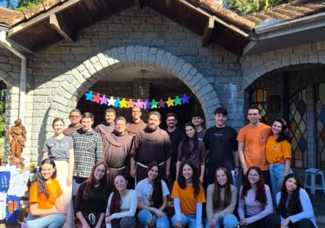 Juventude de Rodeio participa de retiro sobre espiritualidade franciscana no Eremitério Beato Frei Egídio