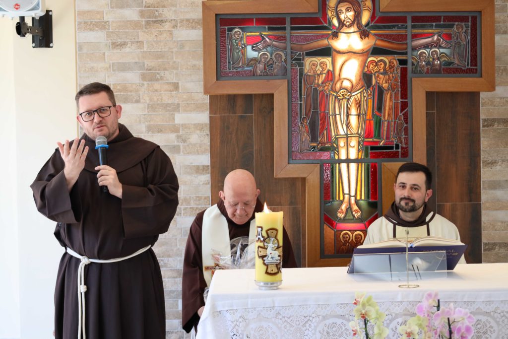 USF celebra Jubileu de 25 anos de Vida Religiosa Franciscana de Frei Daniel Dellandrea