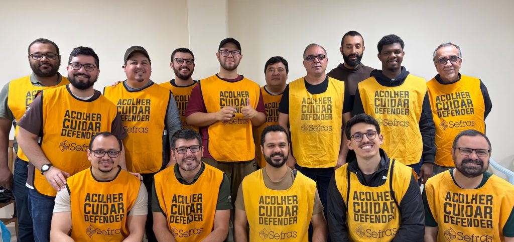 Frades visitam a Casa Franciscana e participam de ações de acolhimento