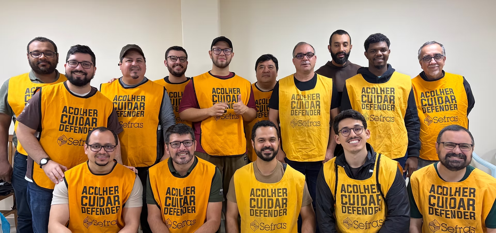 [Frades visitam a Casa Franciscana e participam de ações de acolhimento]