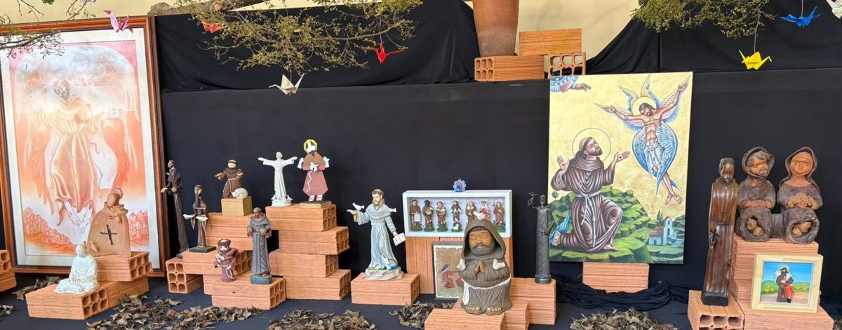Exposição itinerante reuniu diferentes representações de São Francisco durante o Capítulo das Esteiras