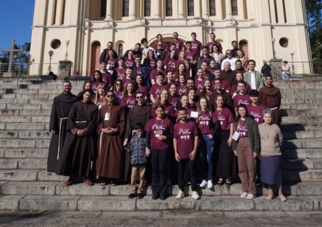 Jovens Franciscanos vivenciam nova etapa do Alverne em Gaspar com reflexão sobre Presépio, Cruz e Eucaristia