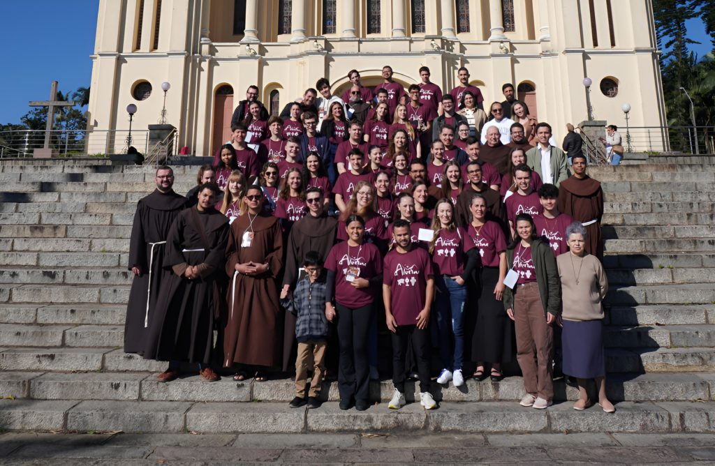 Jovens Franciscanos vivenciam nova etapa do Alverne em Gaspar com reflexão sobre Presépio, Cruz e Eucaristia