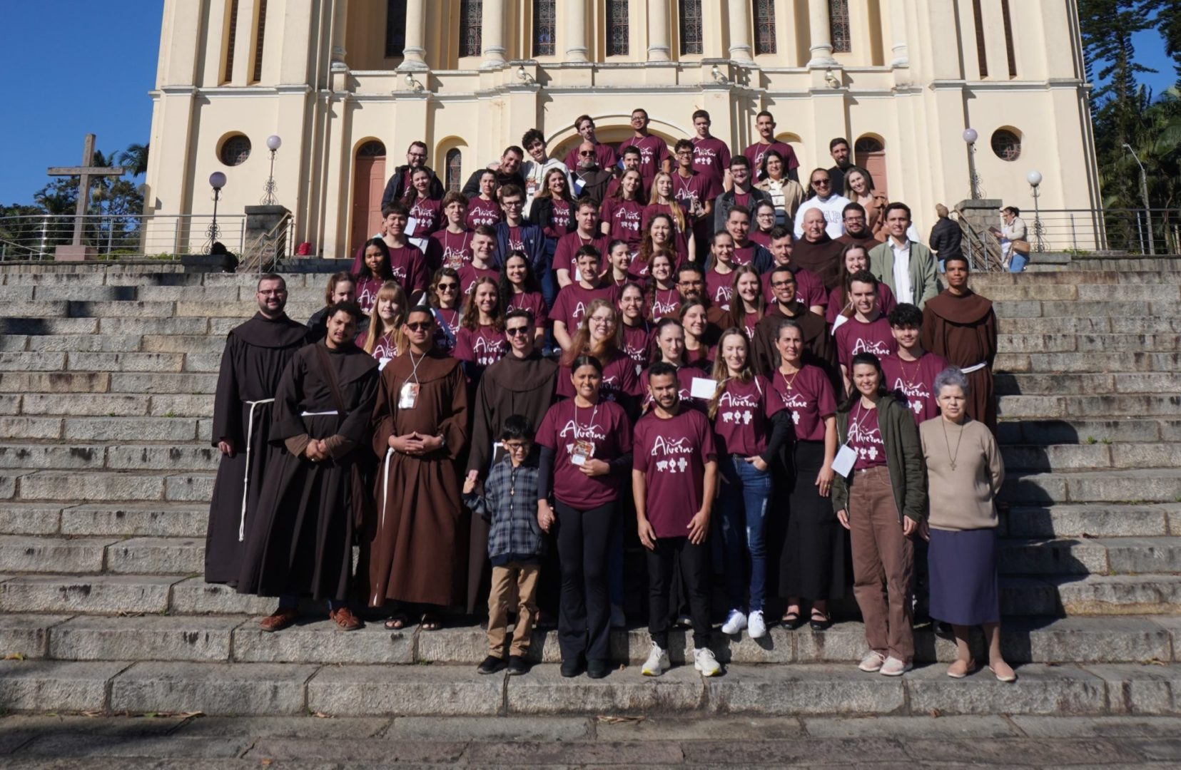 [Jovens Franciscanos vivenciam nova etapa do Alverne em Gaspar com reflexão sobre Presépio, Cruz e Eucaristia]