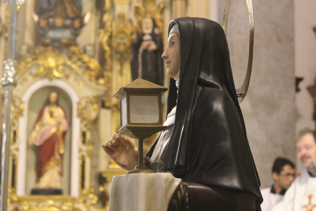 Com a força da fé e da luz: Santuário São Francisco celebra a festa de Santa Clara de Assis